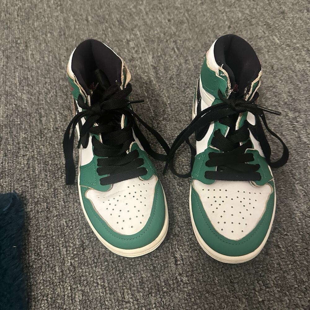 Nike Air Jordan 1 Retro High OG Lucky Green Youth 1 - Picture 2 of 9